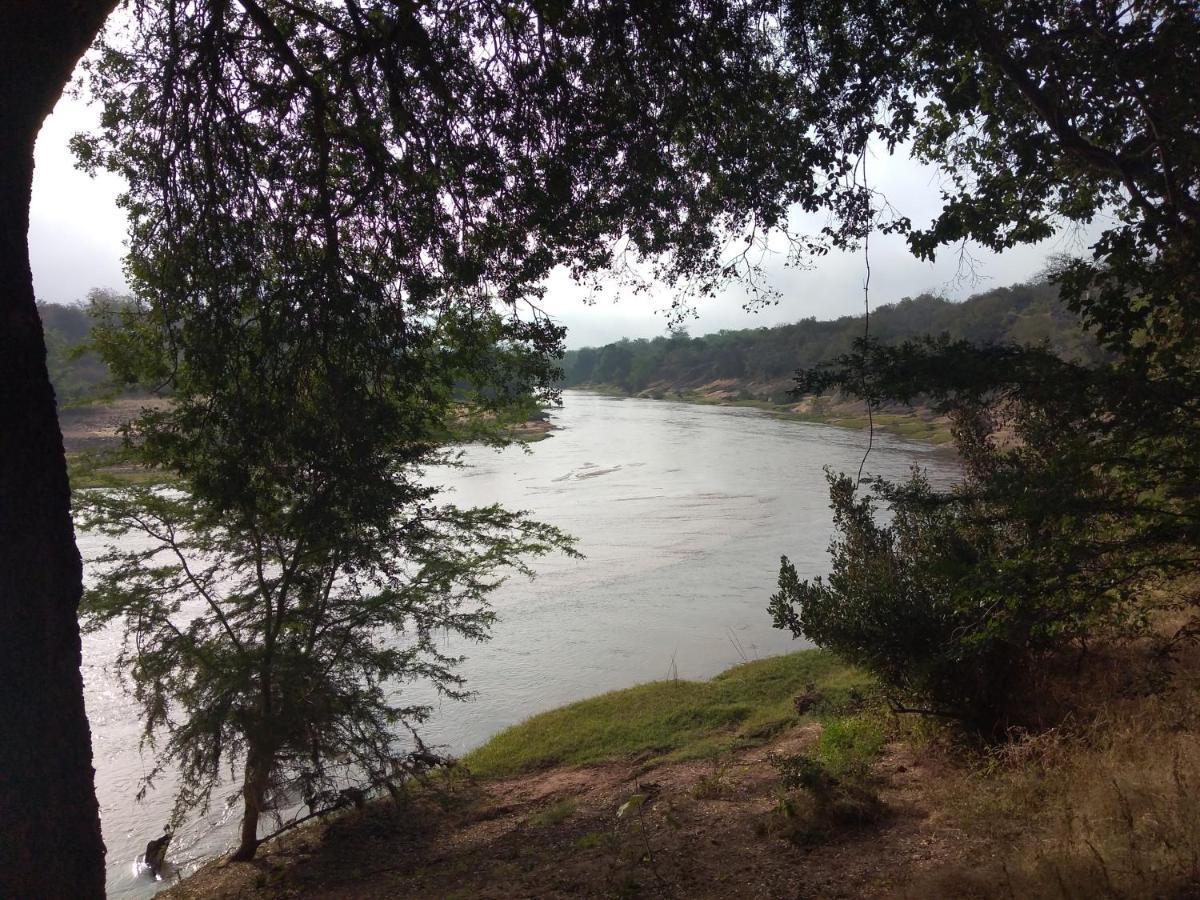 Nthakeni Bush&River Camp Pafuri Gate Bagian luar foto